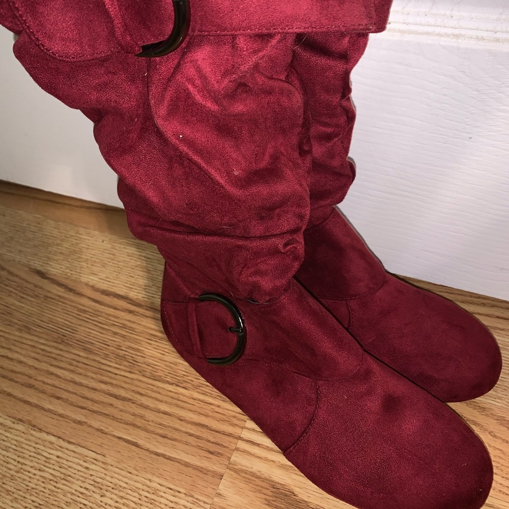 7 1/2 Burgandy velvet boots